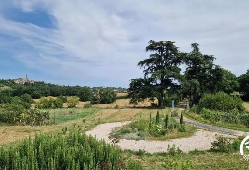 Aamiaismajoitus (B&B) Aux Roses De Cèdres