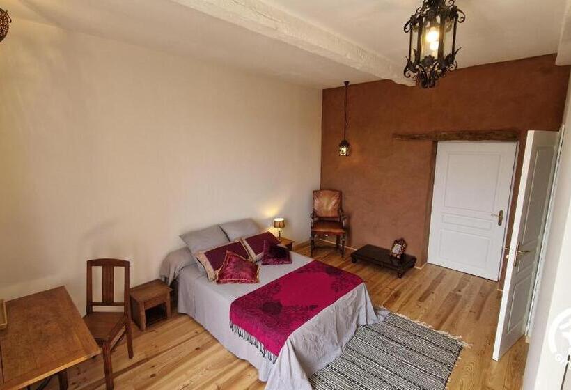 تختخواب و صبحانه Aux Roses De Cèdres