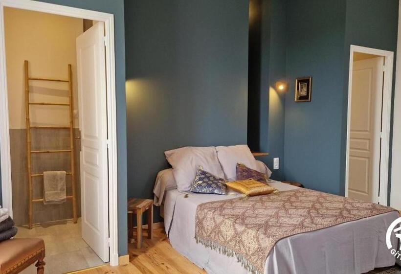 تختخواب و صبحانه Aux Roses De Cèdres