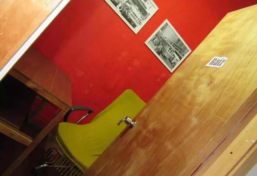 تختخواب و صبحانه Valparadise Hostel