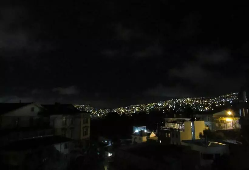 تختخواب و صبحانه Valparadise Hostel