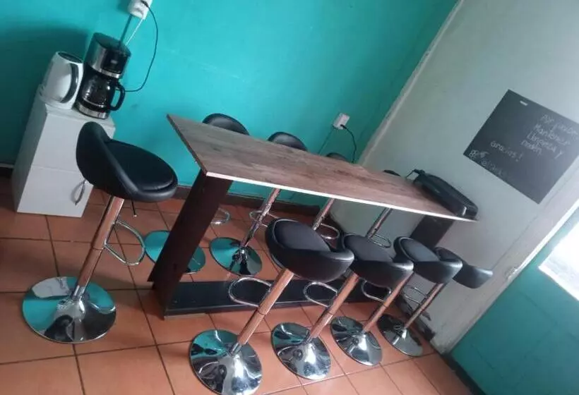 تختخواب و صبحانه Valparadise Hostel