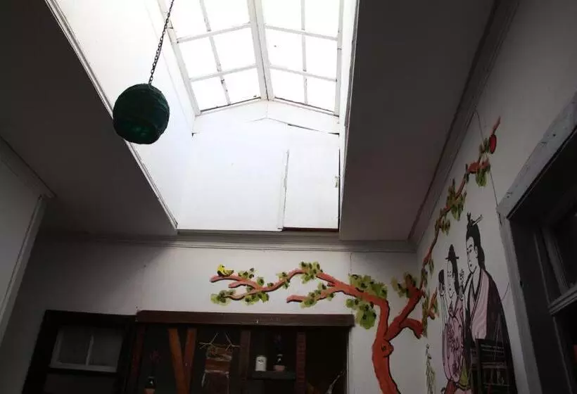 تختخواب و صبحانه Valparadise Hostel
