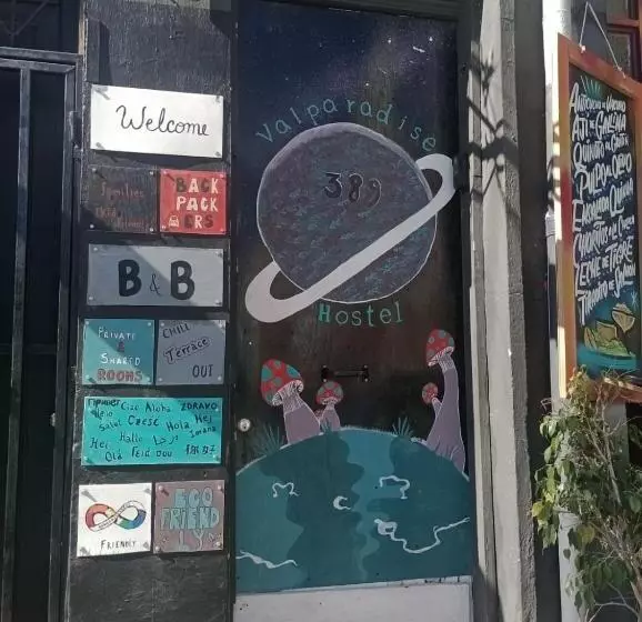 تختخواب و صبحانه Valparadise Hostel