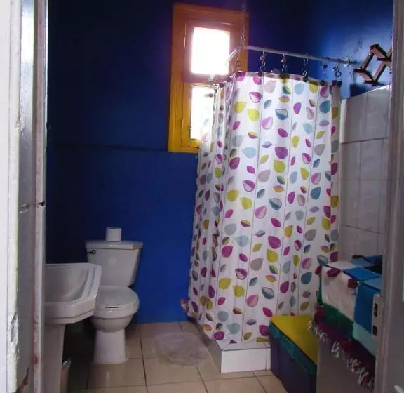 تختخواب و صبحانه Valparadise Hostel