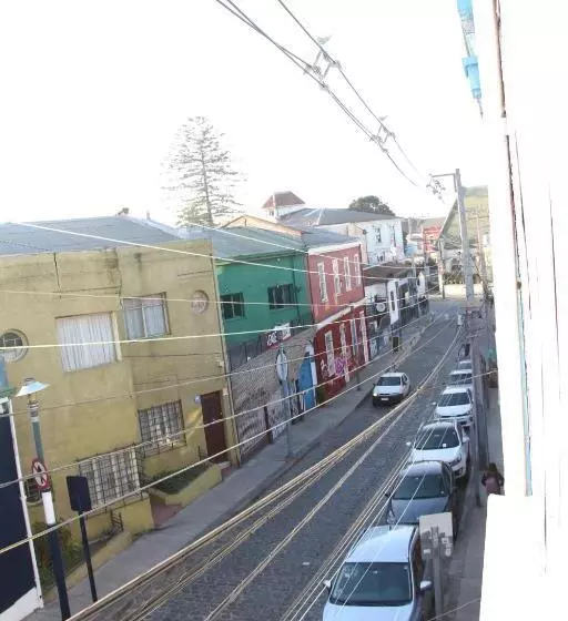 تختخواب و صبحانه Valparadise Hostel