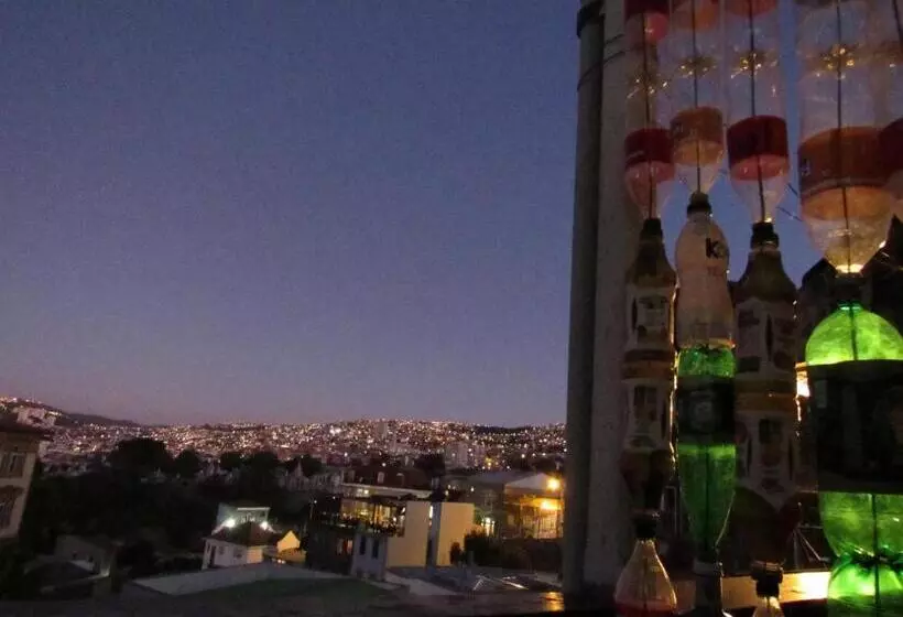 تختخواب و صبحانه Valparadise Hostel