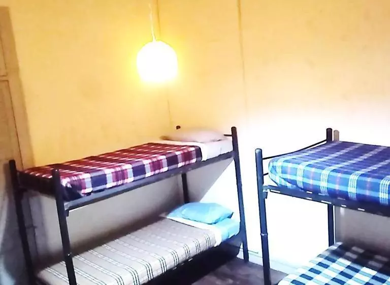 تختخواب و صبحانه Valparadise Hostel