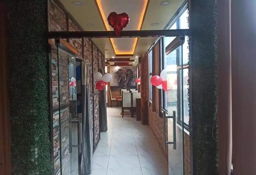 هتل Atithi The Food Palace And