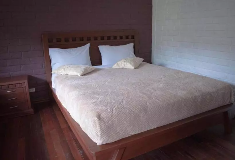 ホテル Hostal El Eden