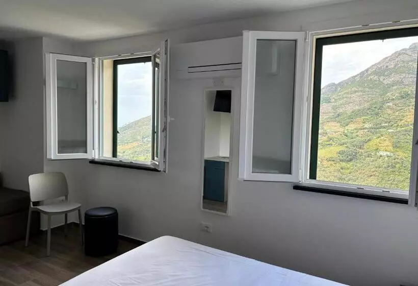 ペンション Affittacamere Montale