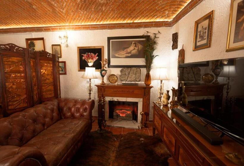 بنسيون La Casa De Las Poesías