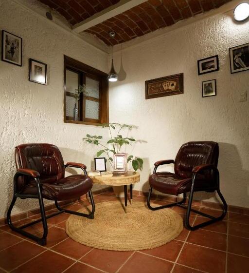 بنسيون La Casa De Las Poesías