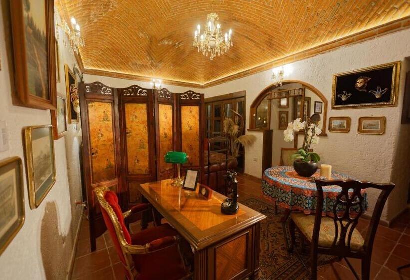 بنسيون La Casa De Las Poesías