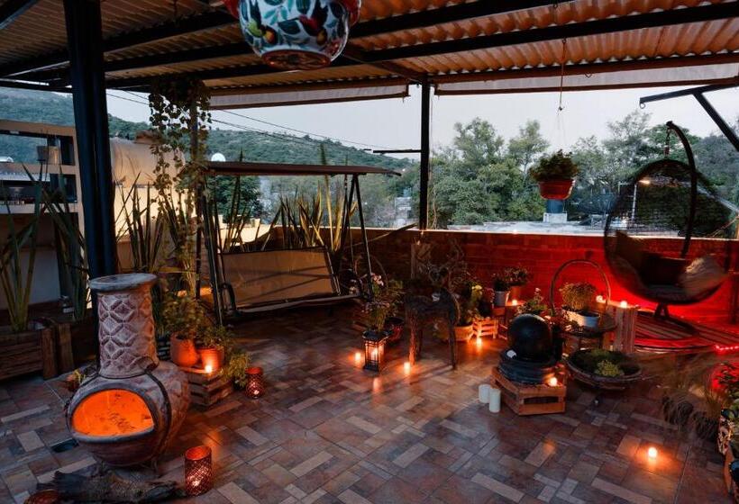 بنسيون La Casa De Las Poesías