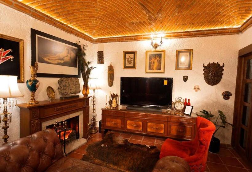 بنسيون La Casa De Las Poesías