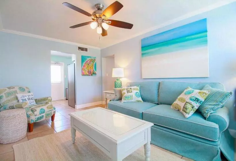 استراحتگاه Clearwater Beach Suites #203