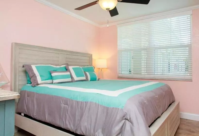 استراحتگاه Clearwater Beach Suites #203