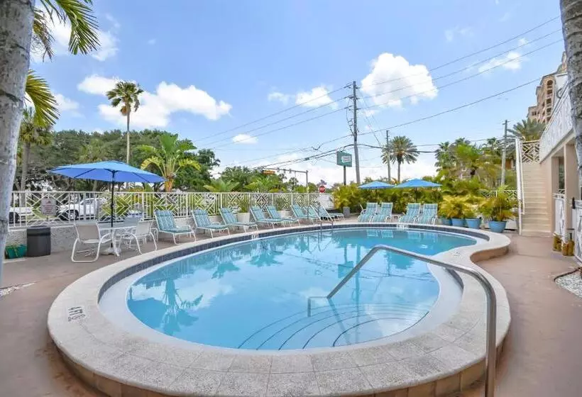 استراحتگاه Clearwater Beach Suites #203