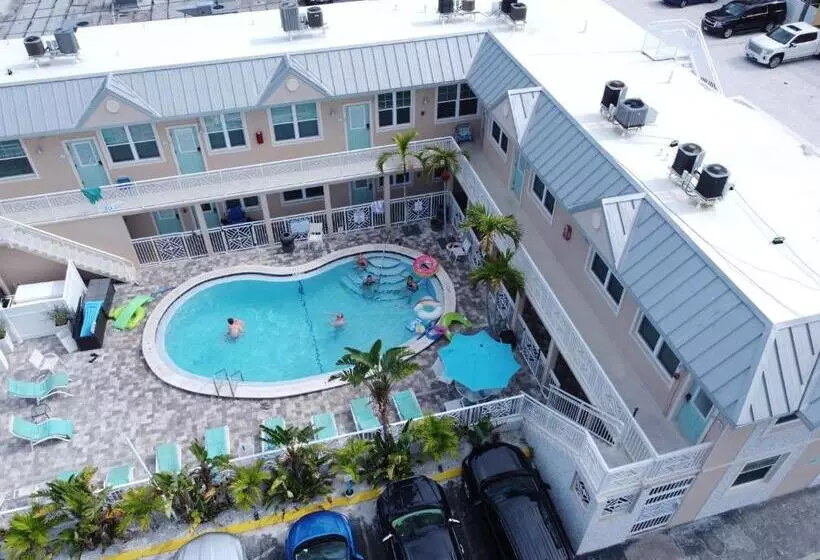 استراحتگاه Clearwater Beach Suites #203