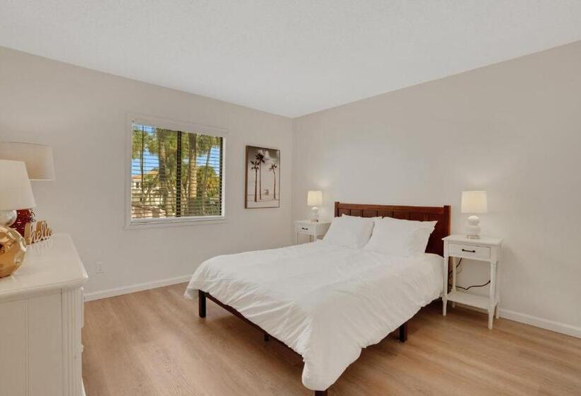 منتجع Sugar Sand Sanctuary Beach Condominium