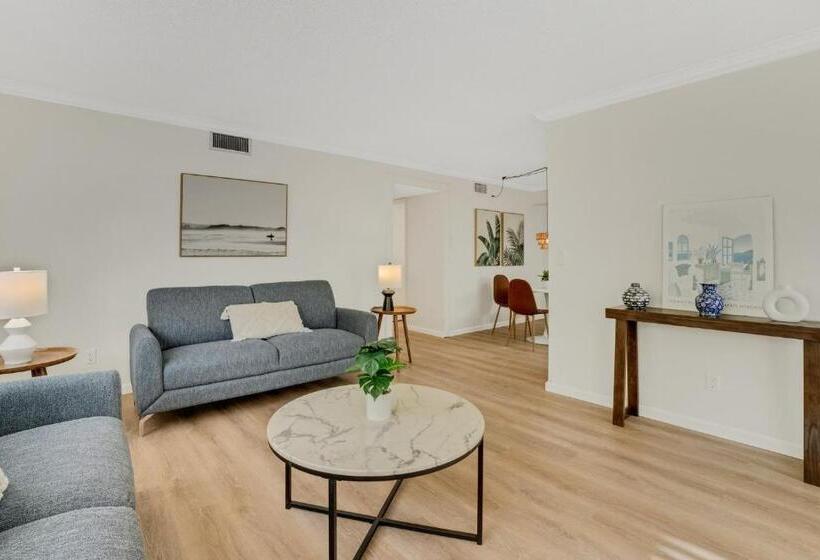 منتجع Sugar Sand Sanctuary Beach Condominium