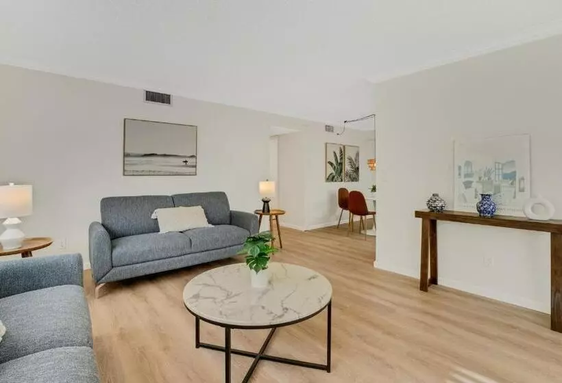 استراحتگاه Sugar Sand Sanctuary   Beach Condominium