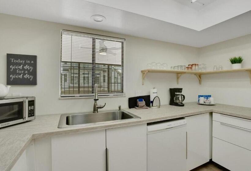 منتجع Sugar Sand Sanctuary Beach Condominium