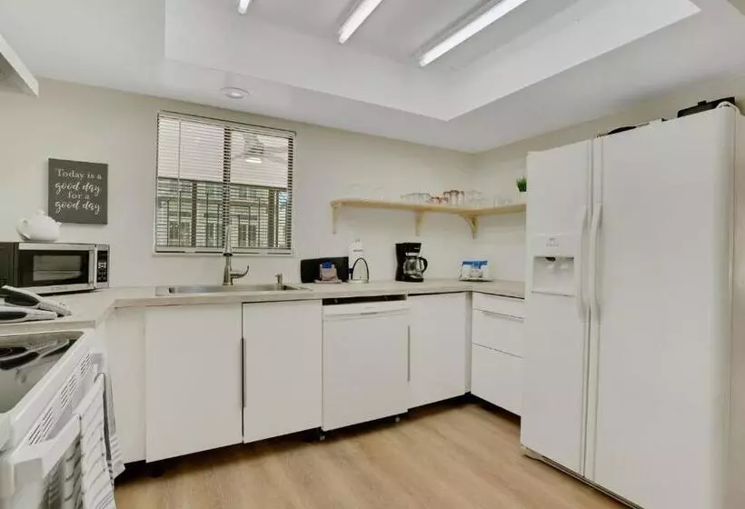 استراحتگاه Sugar Sand Sanctuary   Beach Condominium