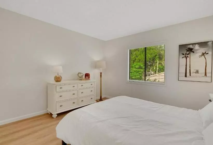 استراحتگاه Sugar Sand Sanctuary   Beach Condominium