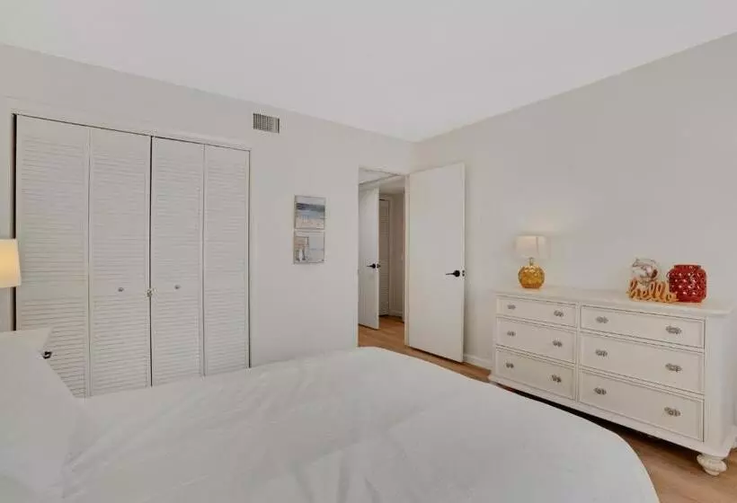 استراحتگاه Sugar Sand Sanctuary   Beach Condominium