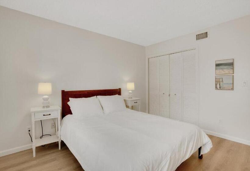 منتجع Sugar Sand Sanctuary Beach Condominium