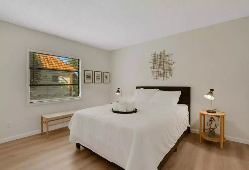 استراحتگاه Sugar Sand Sanctuary   Beach Condominium