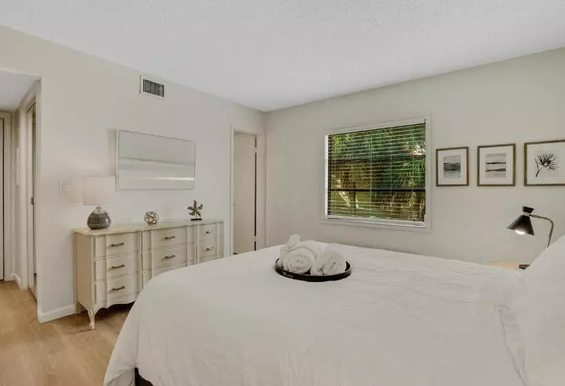 استراحتگاه Sugar Sand Sanctuary   Beach Condominium