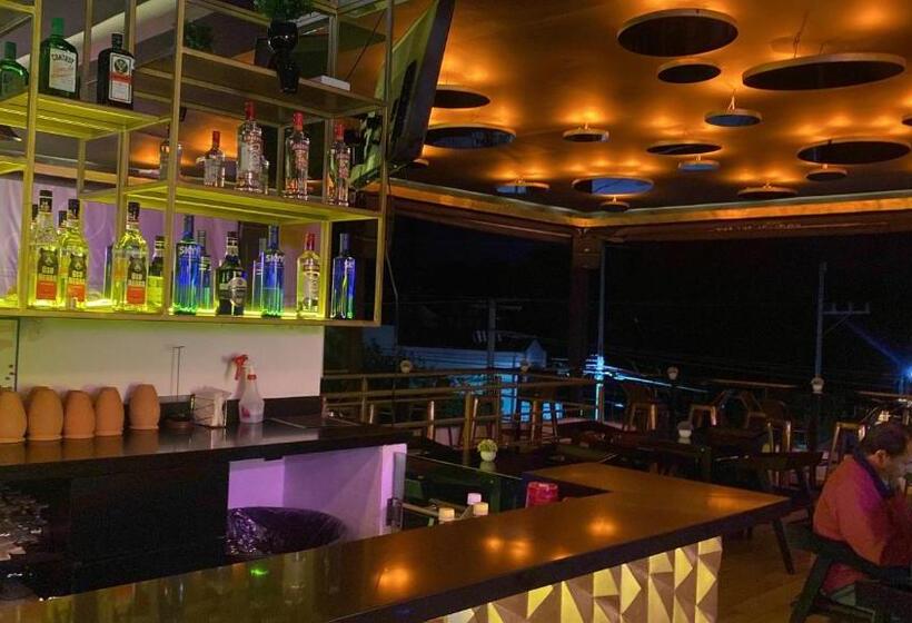 בית מלון כפרי Crown