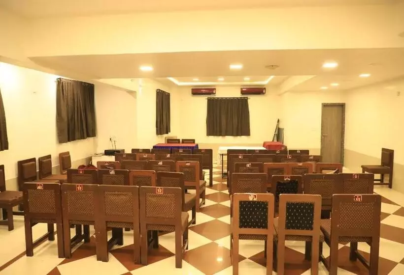 Hotelli The Byke Embassy Surat
