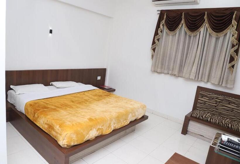 Hotell The Byke Embassy Surat