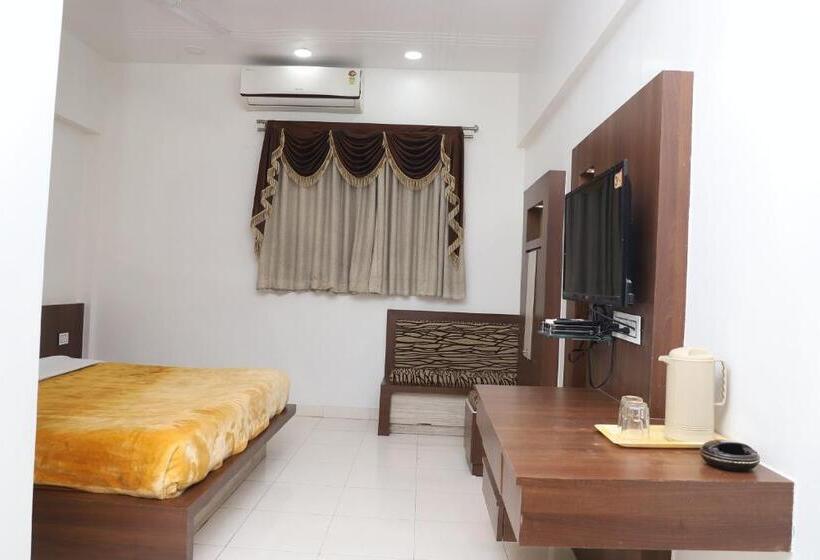 Hotell The Byke Embassy Surat