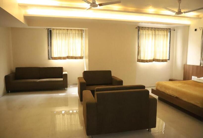 Hotell The Byke Embassy Surat