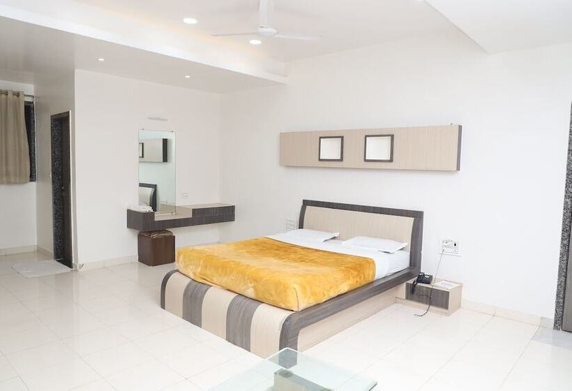 Hotell The Byke Embassy Surat