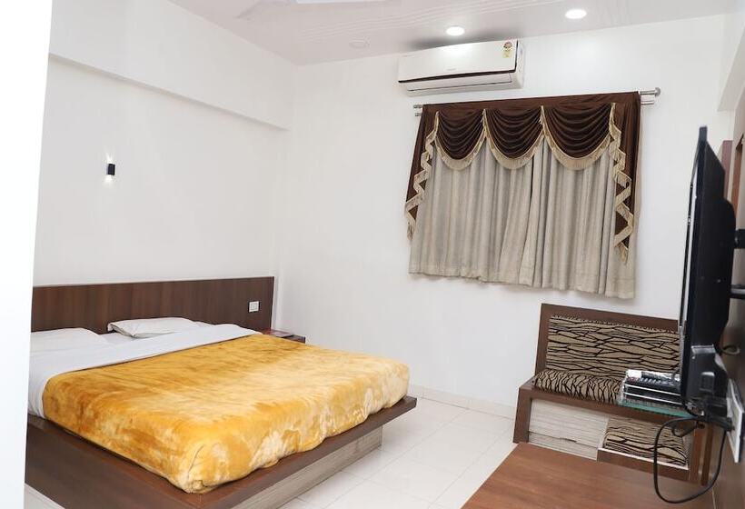 Hotell The Byke Embassy Surat