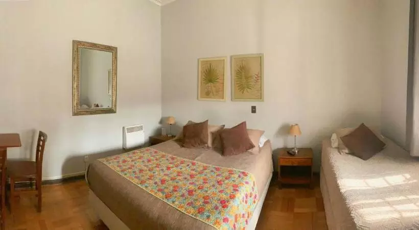 هتل Universitario