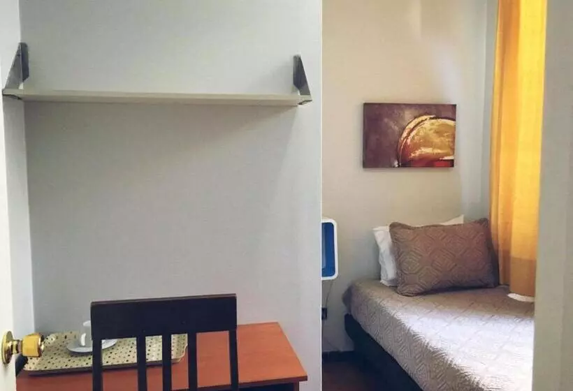 هتل Universitario