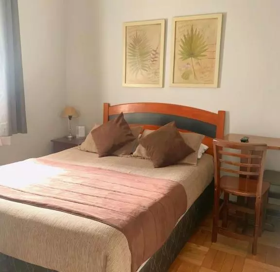 هتل Universitario