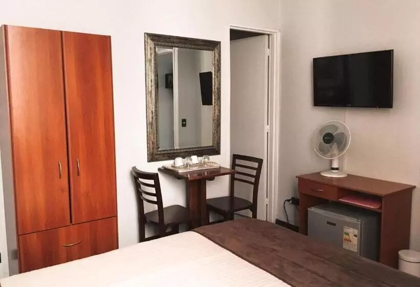 هتل Universitario