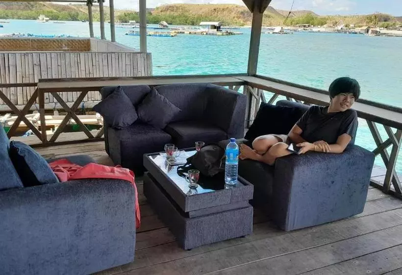 ペンション Ekas Beach Floating Room And Resto