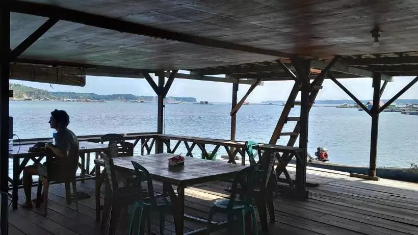 ペンション Ekas Beach Floating Room And Resto