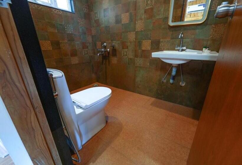 Silent Retreat Ooty Pool Resort By Voye Homes