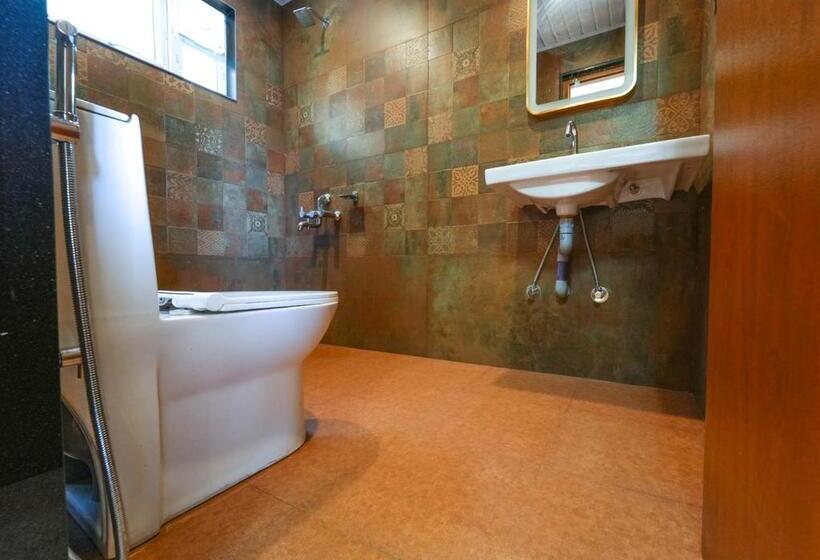 Silent Retreat Ooty Pool Resort By Voye Homes