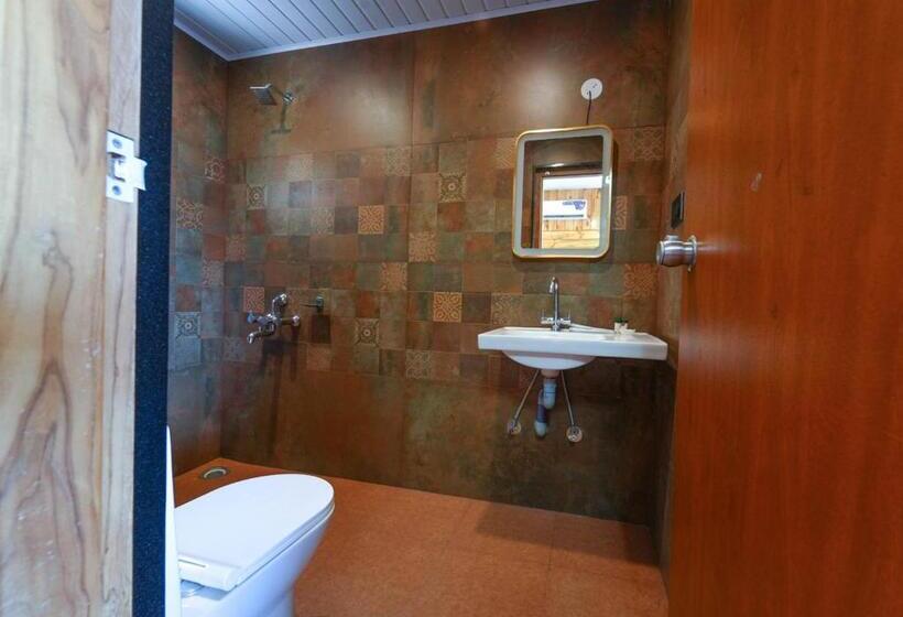 Silent Retreat Ooty Pool Resort By Voye Homes